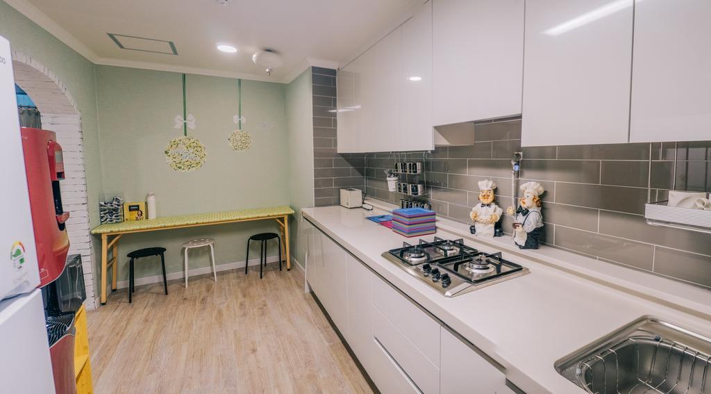 Kingkong Guesthouse Μπουσάν Δωμάτιο φωτογραφία